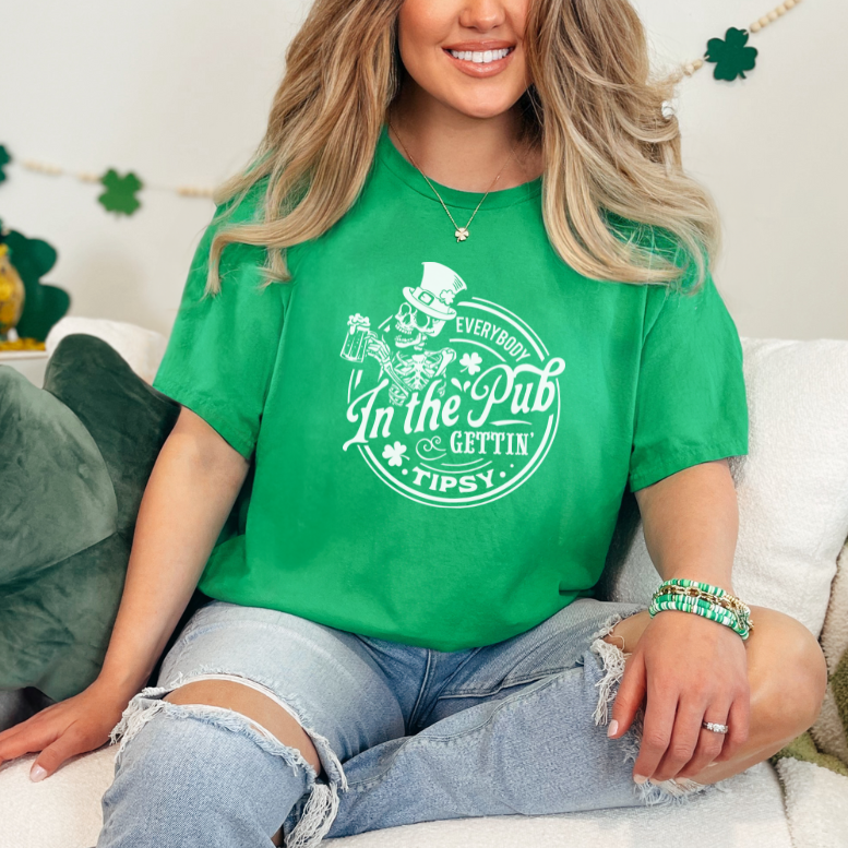 Everybody in the pub gettin' tipsy St. Patrick's Day T-Shirt